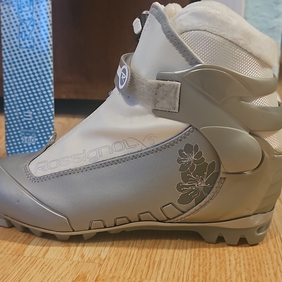 Cross Country Skis, Rossignol LLBean edition size 160, with alloy poles and boot - Picture 7 of 12